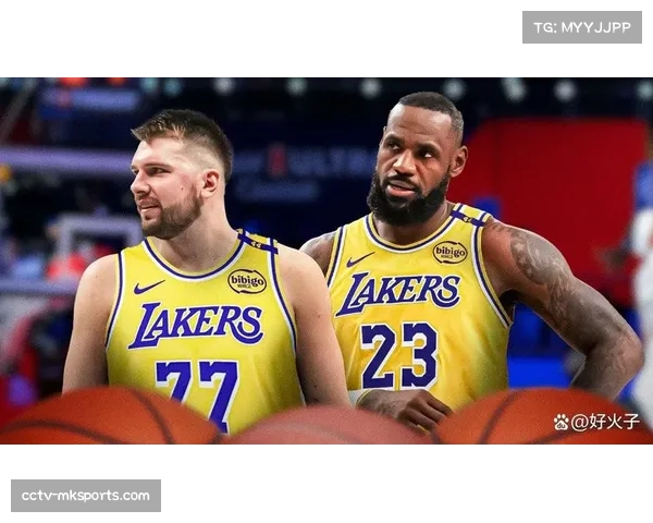 詹姆斯no look pass助攻艾顿，湖人三巨头合体首秀流畅
